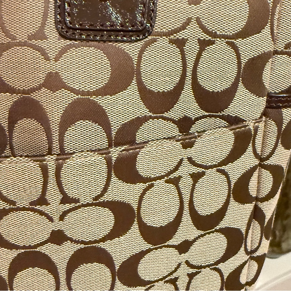 Coach Gallery signature Khaki Tote. F19388 - Picture 11 of 16